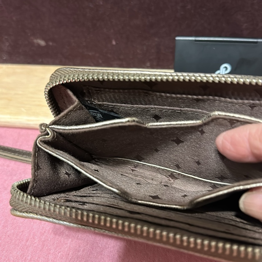 Fossil Wallet - Picture 5 of 8